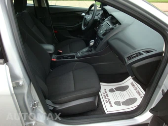 2015 Ford Focus SE Sedan - miniatura 10