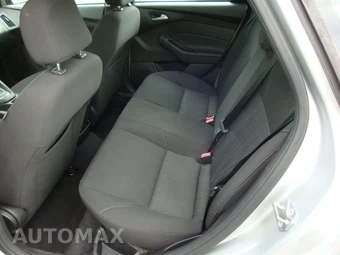 2015 Ford Focus SE Sedan - miniatura 11