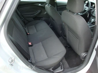 2015 Ford Focus SE Sedan - miniatura 12