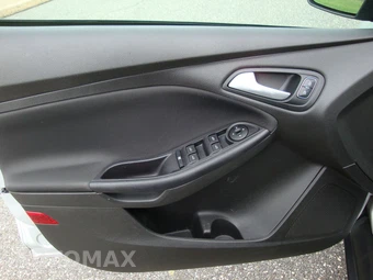 2015 Ford Focus SE Sedan - miniatura 13
