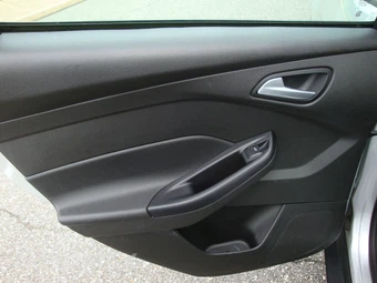 2015 Ford Focus SE Sedan - miniatura 15