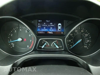 2015 Ford Focus SE Sedan - miniatura 19