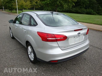 2015 Ford Focus SE Sedan - miniatura 4