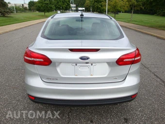 2015 Ford Focus SE Sedan - miniatura 5