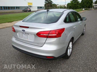 2015 Ford Focus SE Sedan - miniatura 6
