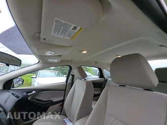 2015 Ford Focus SE Sedan – miniatura 11