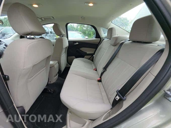 2015 Ford Focus SE Sedan – miniatura 13