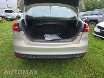 2015 Ford Focus SE Sedan – miniatura 14