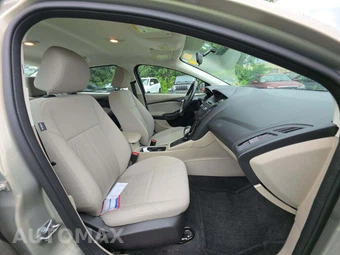 2015 Ford Focus SE Sedan – miniatura 18