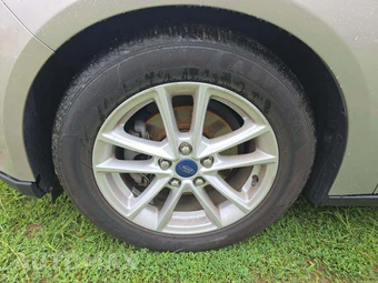 2015 Ford Focus SE Sedan – miniatura 21