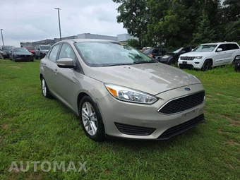2015 Ford Focus SE Sedan – miniatura 4