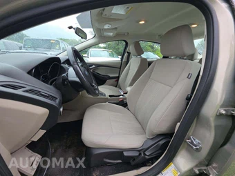 2015 Ford Focus SE Sedan – miniatura 6