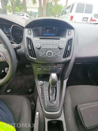 2015 Ford Focus SE Sedan – miniatura 10