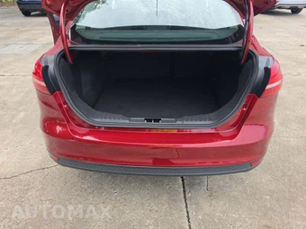 2015 Ford Focus SE Sedan – miniatura 14