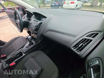 2015 Ford Focus SE Sedan – miniatura 19
