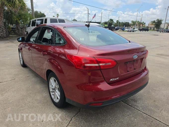 2015 Ford Focus SE Sedan – miniatura 2