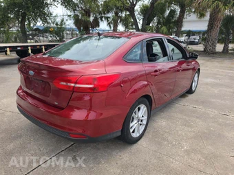 2015 Ford Focus SE Sedan – miniatura 3