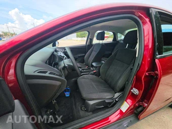 2015 Ford Focus SE Sedan – miniatura 6
