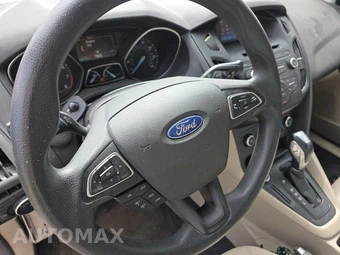 2015 Ford Focus SE Sedan – miniatura 11