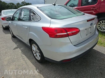 2015 Ford Focus SE Sedan – miniatura 13