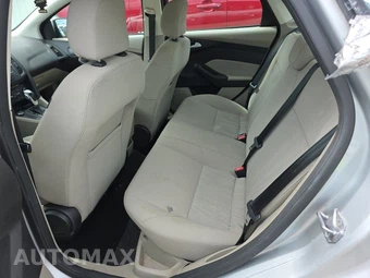 2015 Ford Focus SE Sedan – miniatura 25