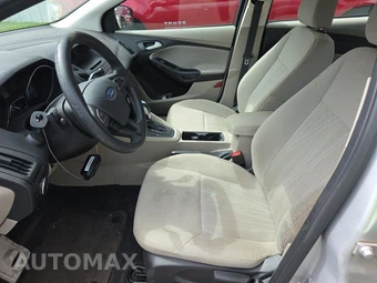 2015 Ford Focus SE Sedan – miniatura 5