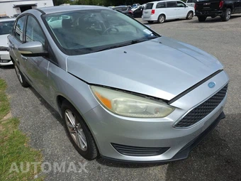 2015 Ford Focus SE Sedan – miniatura 6