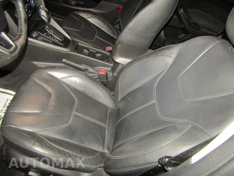2015 Ford Focus SE Sedan – miniatura 10