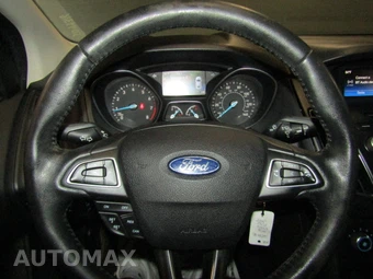 2015 Ford Focus SE Sedan – miniatura 11