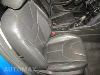 2015 Ford Focus SE Sedan – miniatura 16