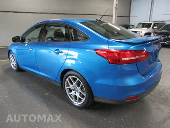 2015 Ford Focus SE Sedan – miniatura 4