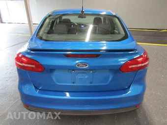 2015 Ford Focus SE Sedan – miniatura 5