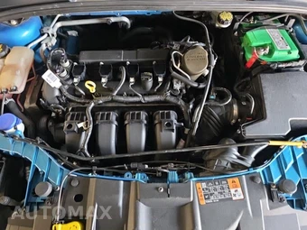 2015 Ford Focus SE Sedan – miniatura 7