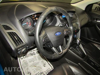 2015 Ford Focus SE Sedan – miniatura 9