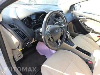 2015 Ford Focus SE Sedan – miniatura 11
