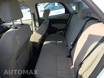 2015 Ford Focus SE Sedan – miniatura 13