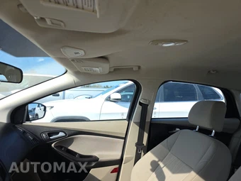 2015 Ford Focus SE Sedan – miniatura 17