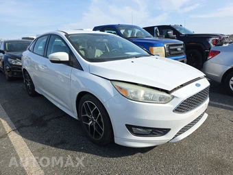2015 Ford Focus SE Sedan – miniatura 3
