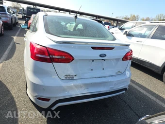 2015 Ford Focus SE Sedan – miniatura 5