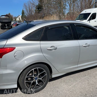 2015 Ford Focus SE Sedan - miniatura 10