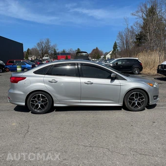 2015 Ford Focus SE Sedan - miniatura 11