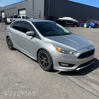 2015 Ford Focus SE Sedan - miniatura 13