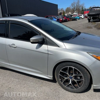 2015 Ford Focus SE Sedan - miniatura 14