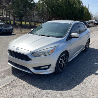 2015 Ford Focus SE Sedan - miniatura 2