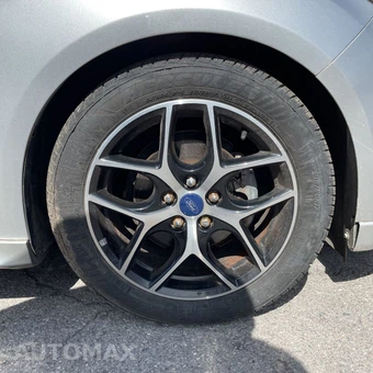 2015 Ford Focus SE Sedan - miniatura 21