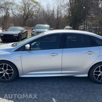 2015 Ford Focus SE Sedan - miniatura 5