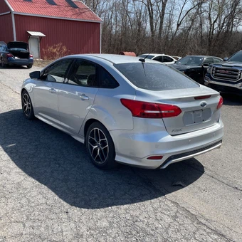 2015 Ford Focus SE Sedan - miniatura 6