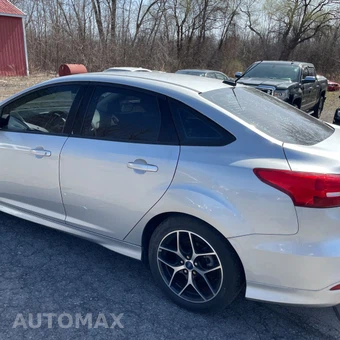 2015 Ford Focus SE Sedan - miniatura 7