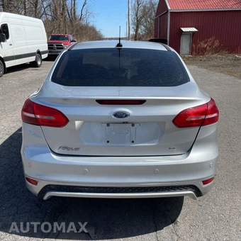 2015 Ford Focus SE Sedan - miniatura 8