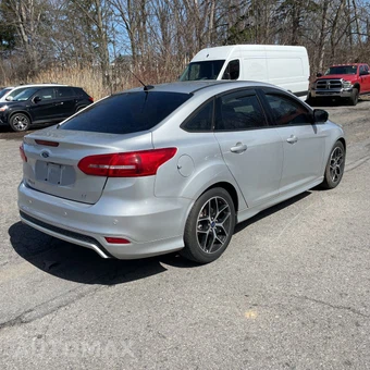 2015 Ford Focus SE Sedan - miniatura 9